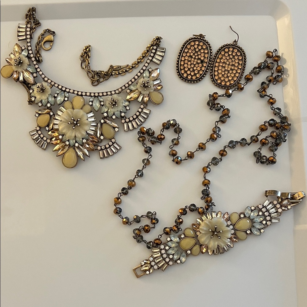 Plunder Gold and Silver Floral Necklace Set
